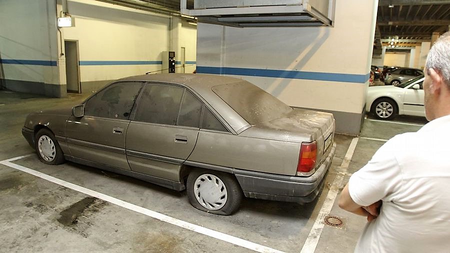 La DGT publica una instrucción para retirar vehículos abandonados en recintos privados de forma rápida